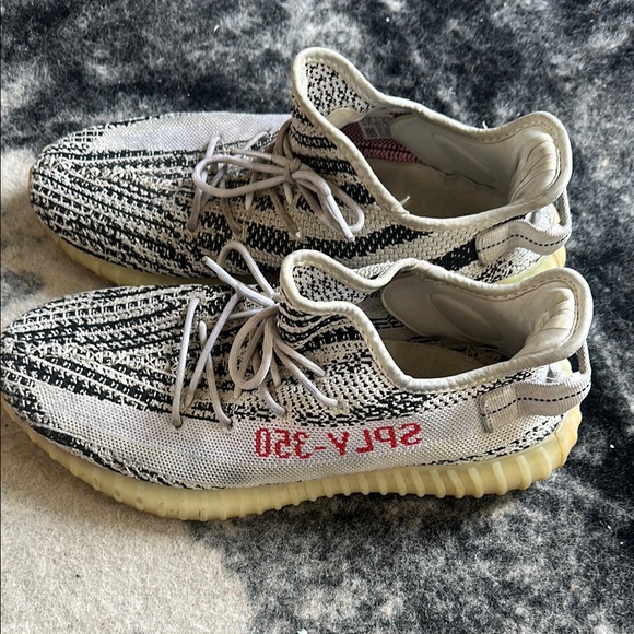 Adidas Yeezy Boost 350 V2 Sneakers - Picture 4 of 6